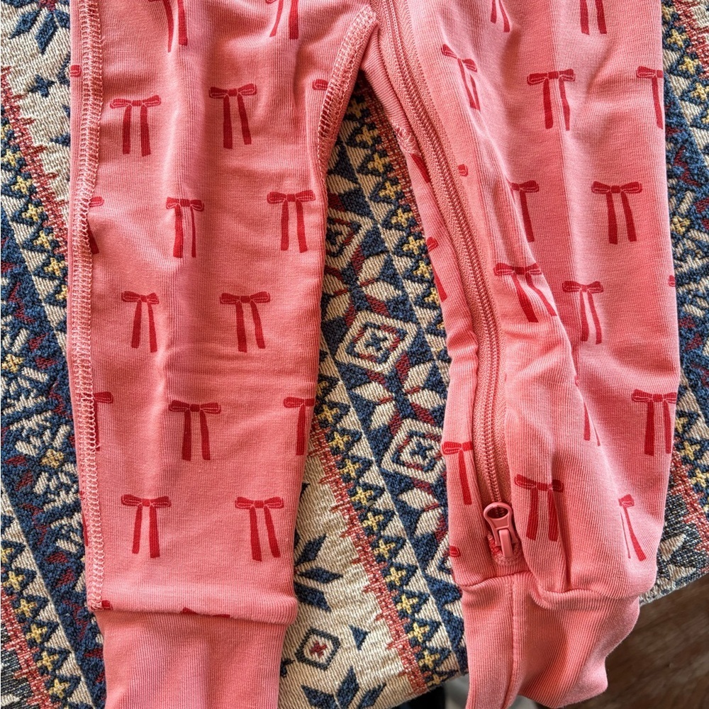 NWT Hanna Andersson Pink and Red Bow Hanna Soft Sleeper Pajamas Footies - Picture 6 of 8